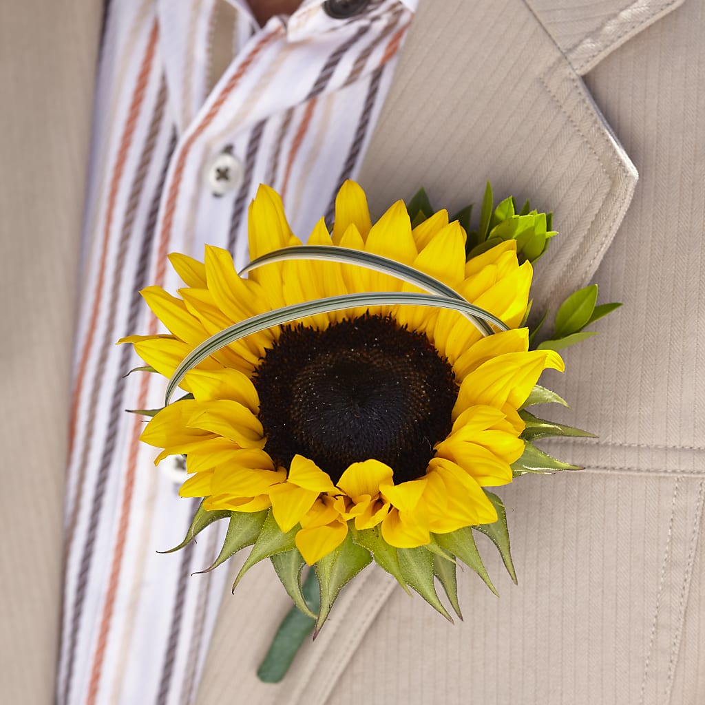 Free Spirit Boutonniere – MILAM FLORAL & GREENHOUSE, Havre MT