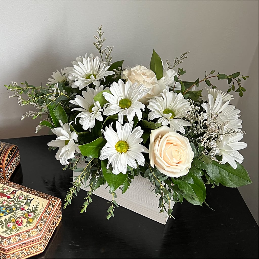 Fresh Linen Box Bouquet – MILAM FLORAL & GREENHOUSE, Havre MT