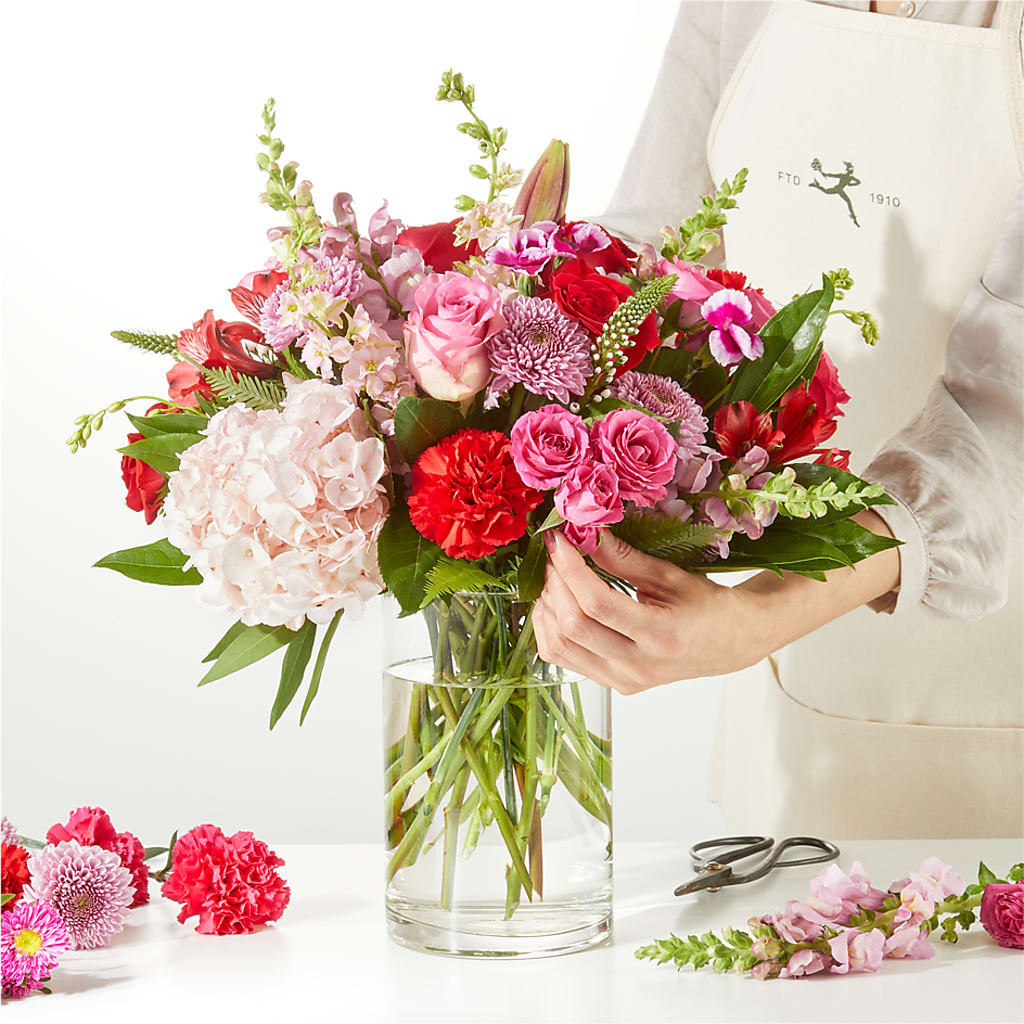 Swooning Over You - A Luxury Florist Original – MILAM FLORAL & GREENHOUSE, Havre MT